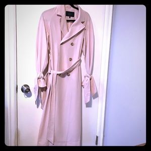 Chic Trench Coat with Tie Sleeves